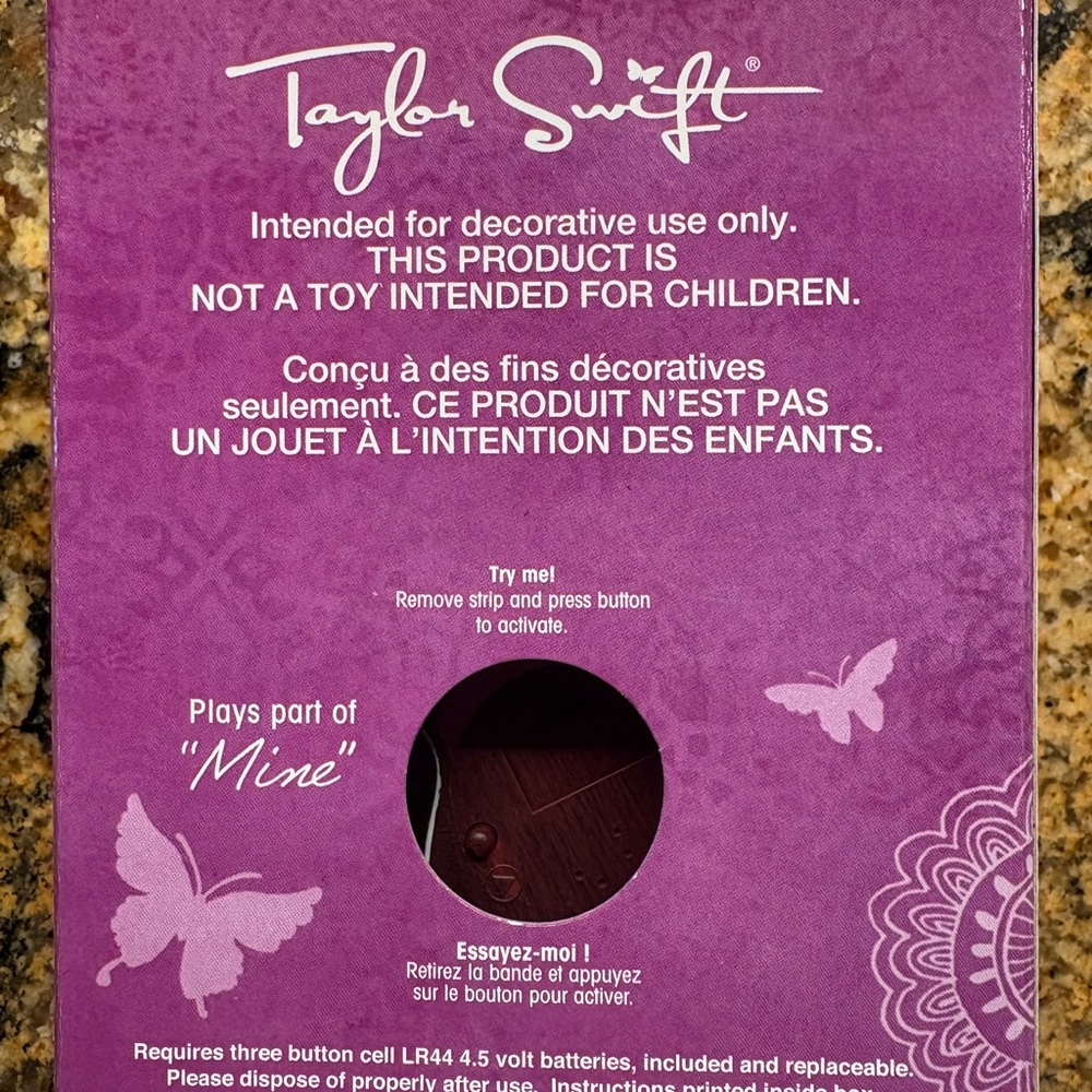 Taylor Swift (Rare) Christmas tree guitar ornament, plays “MINE” from 2010 - Picture 2 of 3